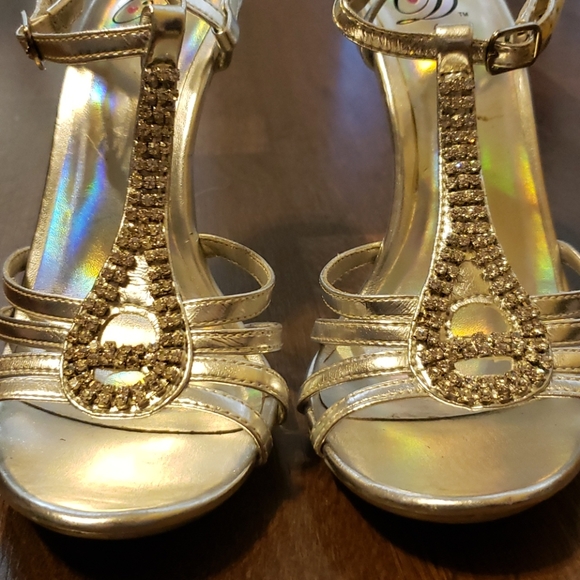 Heels - Picture 2 of 2